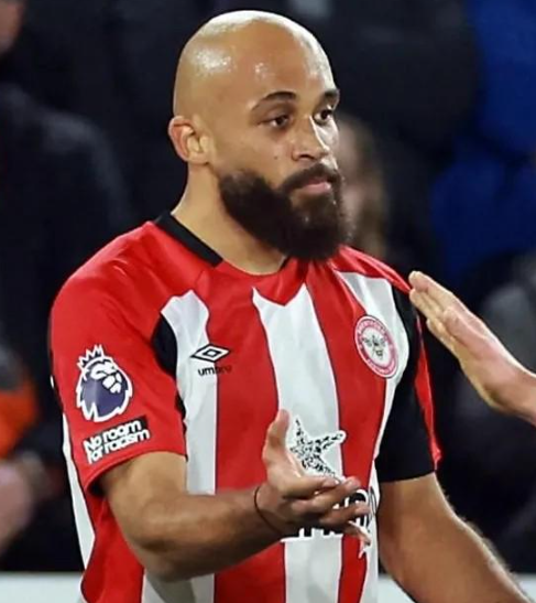 英超第9轮曼联大胜：姆伯莫火力全开引领红魔前行